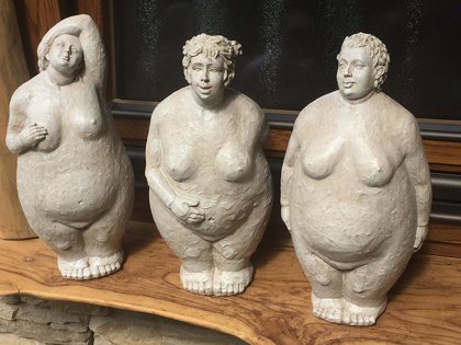 Frauen Skulptur HILDA Dicke Dame Steinoptik Garten Figur Deko H 30 cm 3 Formen