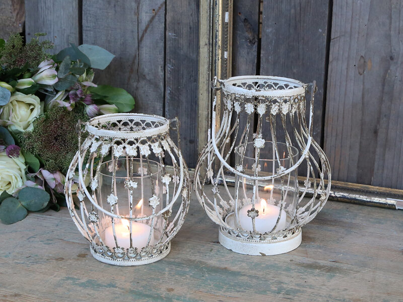 Chic Antique Laterne Hänge-Stand Chic Blumendekor Windlicht Metall Antik Creme Vintage H 20,5cm