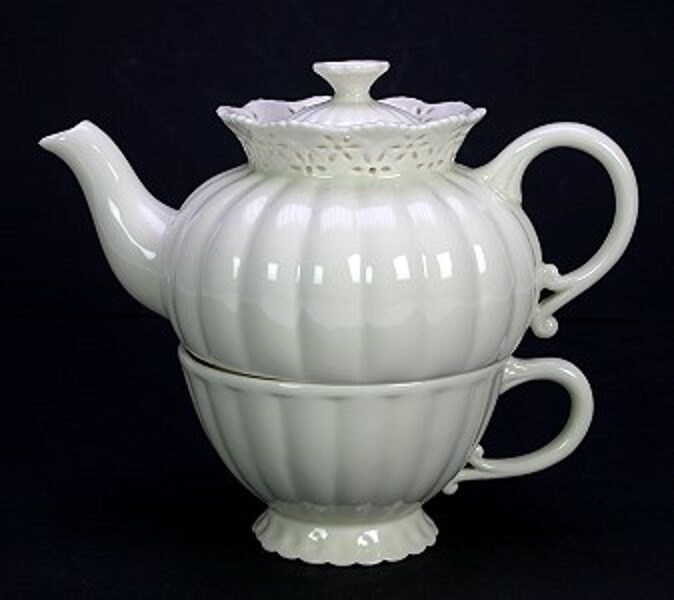 Creamware Tea for One Set (= 1 kleine Teekanne + 1 Tasse zum Stapeln) Porzellan mit Spitzenrand  