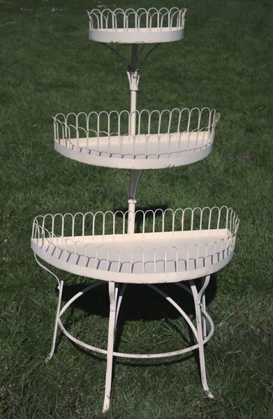 XXL Etagere Landhaus 3 Etagen Metall FIL DE FER Spitzendekor halbrund Antik Creme H 140 cm